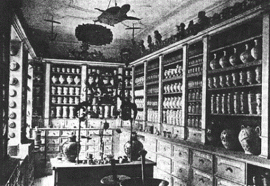 Внутренний вид старинной аптеки о Нюрнберге