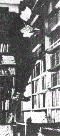 М. Планк в своей библиотеке